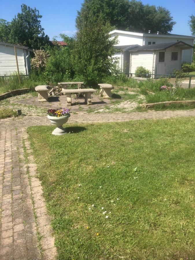 Ruime Chalet Midden In De Natuur In Lith Exterior photo