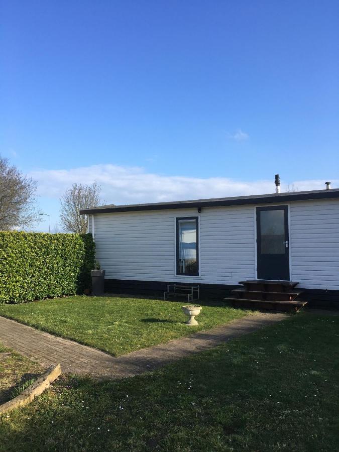 Ruime Chalet Midden In De Natuur In Lith Exterior photo